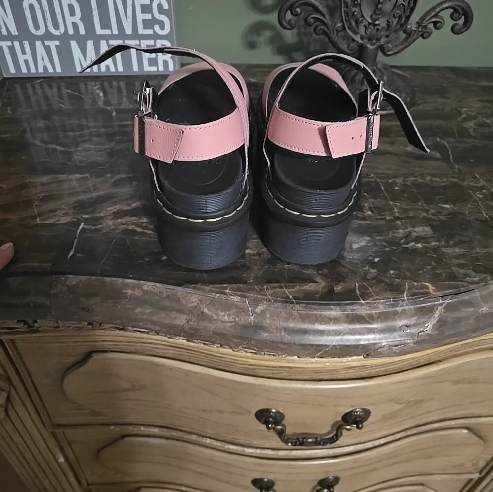 Dr. Martens Voss Quad Pink Leather Platform Sandals 2 1/4 Platform.